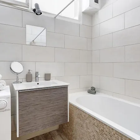 Invalides & Rue Cler - 1br - Cityapartmentstay
